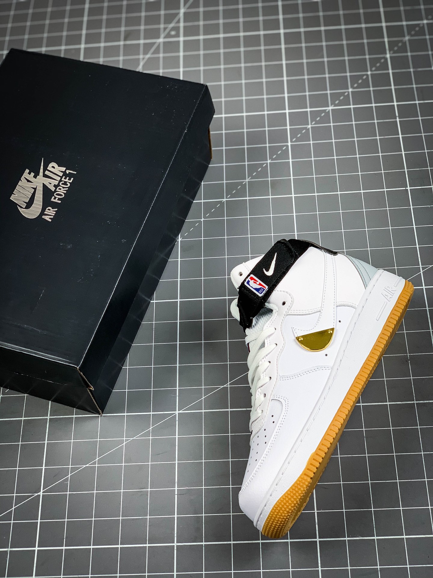 220 NIKE FORCE空军一号运动休闲板鞋CT2306-100