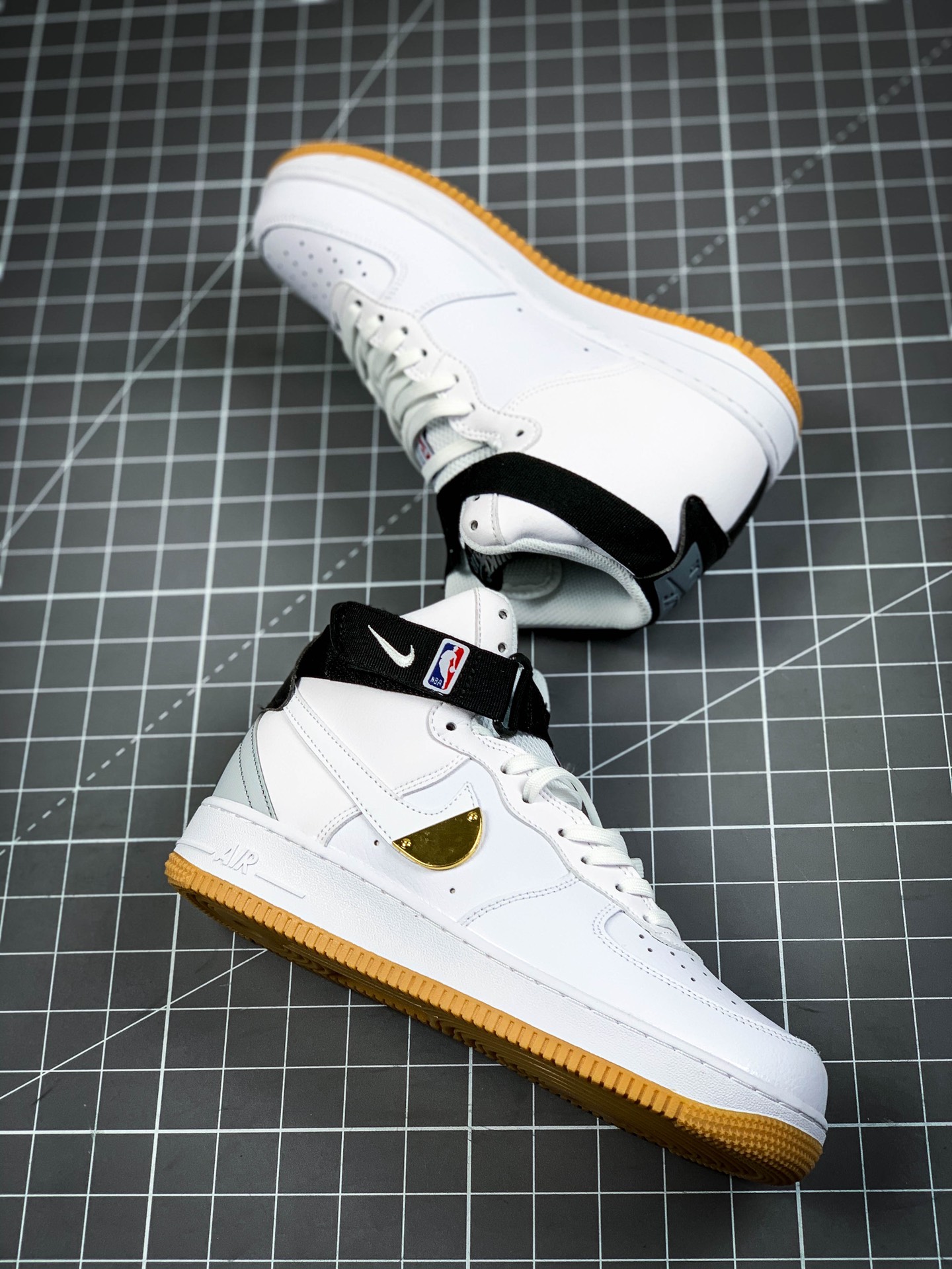 220 NIKE FORCE空军一号运动休闲板鞋CT2306-100