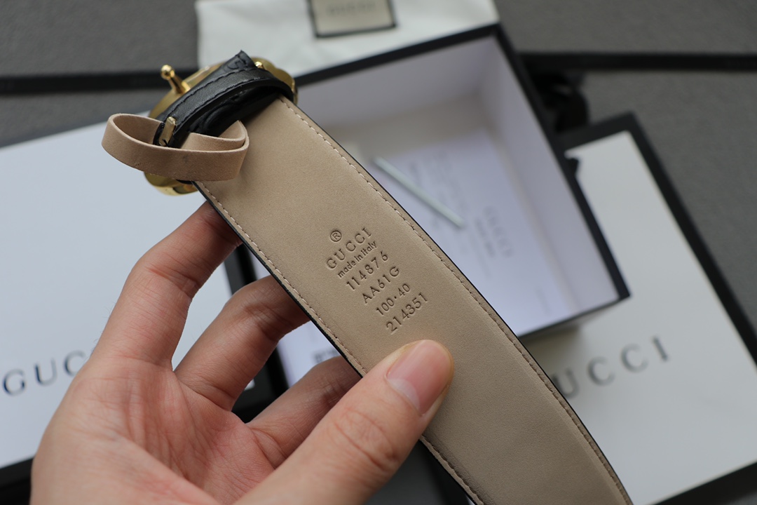 GUCCI新版腰带 🅿️140
独家现货仓储.长期供应. 
原版印花小牛皮印花带身.
头层磨砂大底. 精钢扣头.专柜全套包装. 
规格：1.15米*3.8cm