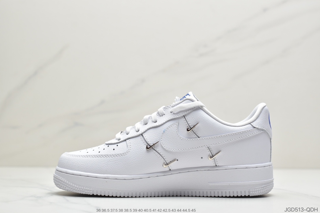 180 耐克Nike Wmns Air Force 1' 07 LX”Chrome Swooshes White” 皮革白宝蓝小银四钩 空军一号CT1990-100