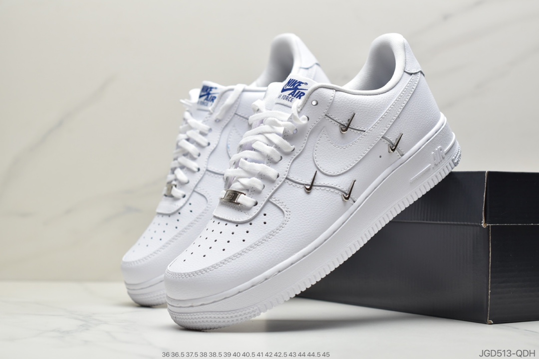 180 耐克Nike Wmns Air Force 1' 07 LX”Chrome Swooshes White” 皮革白宝蓝小银四钩 空军一号CT1990-100