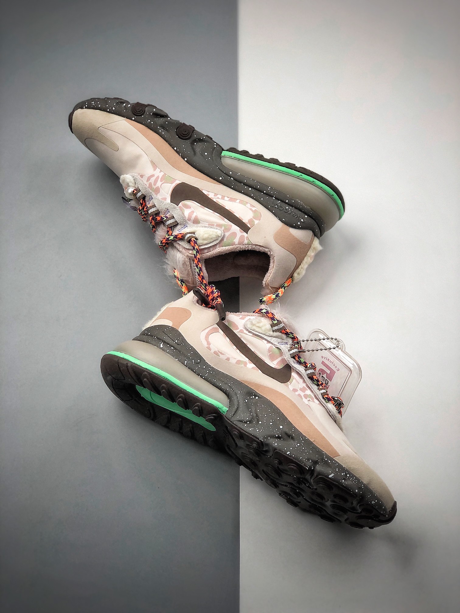 230 耐克Nike Wmns Air Max 270 React ”White/Light Blue”270瑞亚赛车系列后半掌气垫百搭运动慢跑鞋