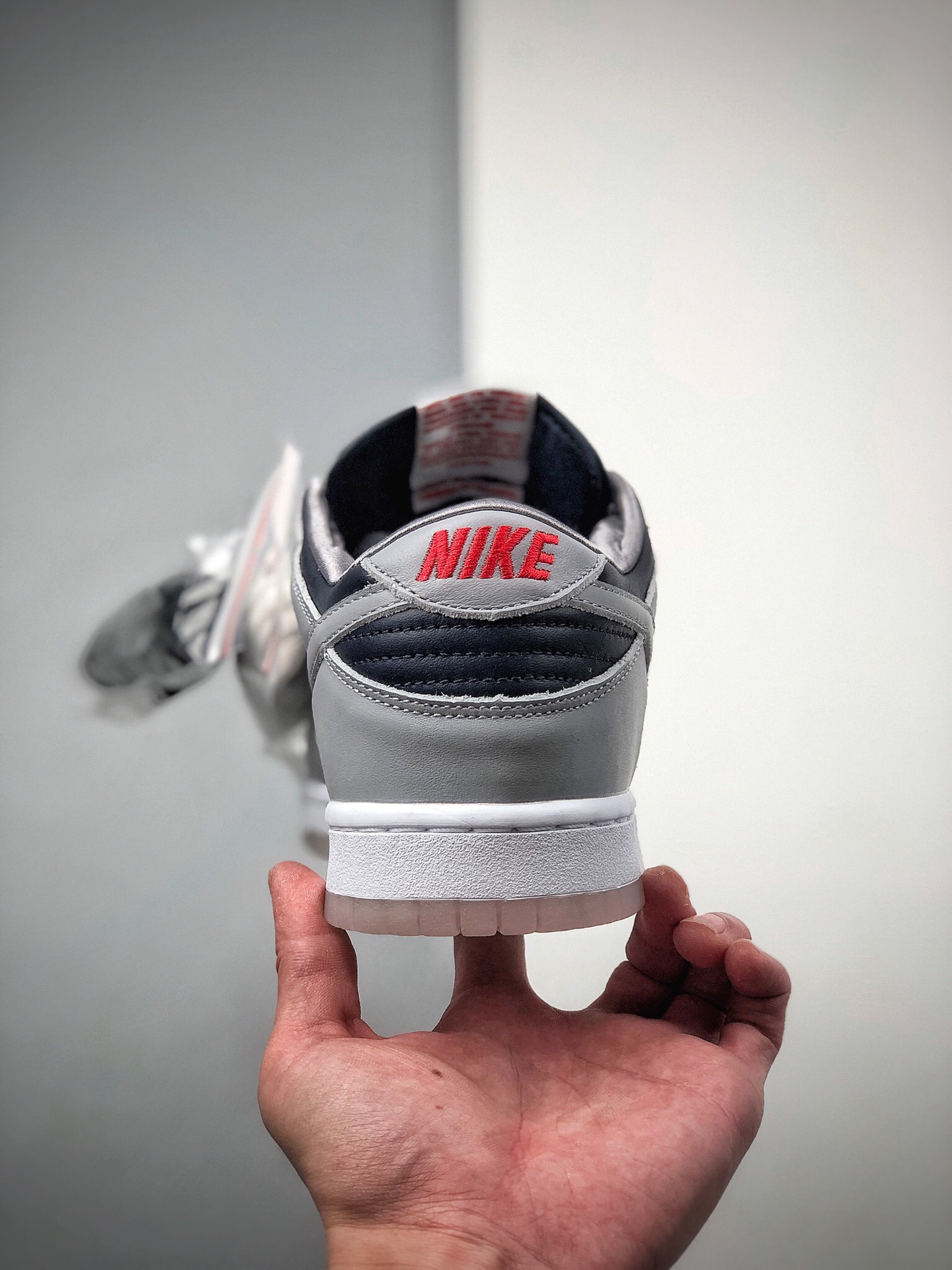 300  Nike SB Dunk Low 影子灰二代整双鞋移植了“Shadow”的配色 DD1768-400