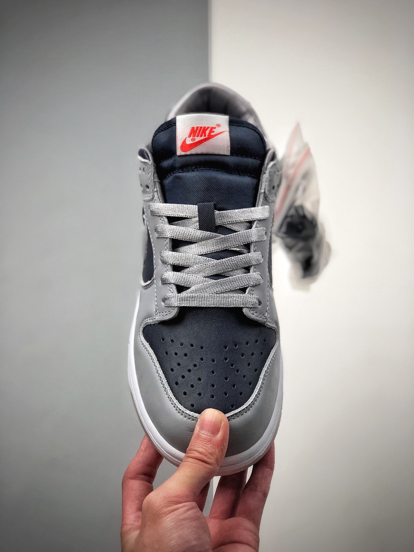300  Nike SB Dunk Low 影子灰二代整双鞋移植了“Shadow”的配色 DD1768-400