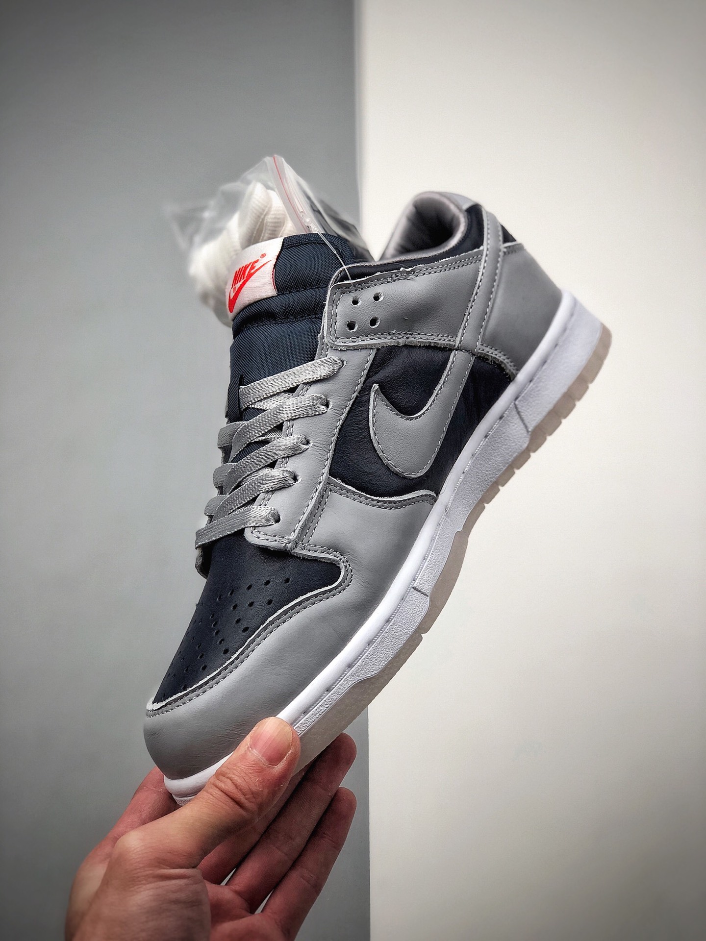 300  Nike SB Dunk Low 影子灰二代整双鞋移植了“Shadow”的配色 DD1768-400