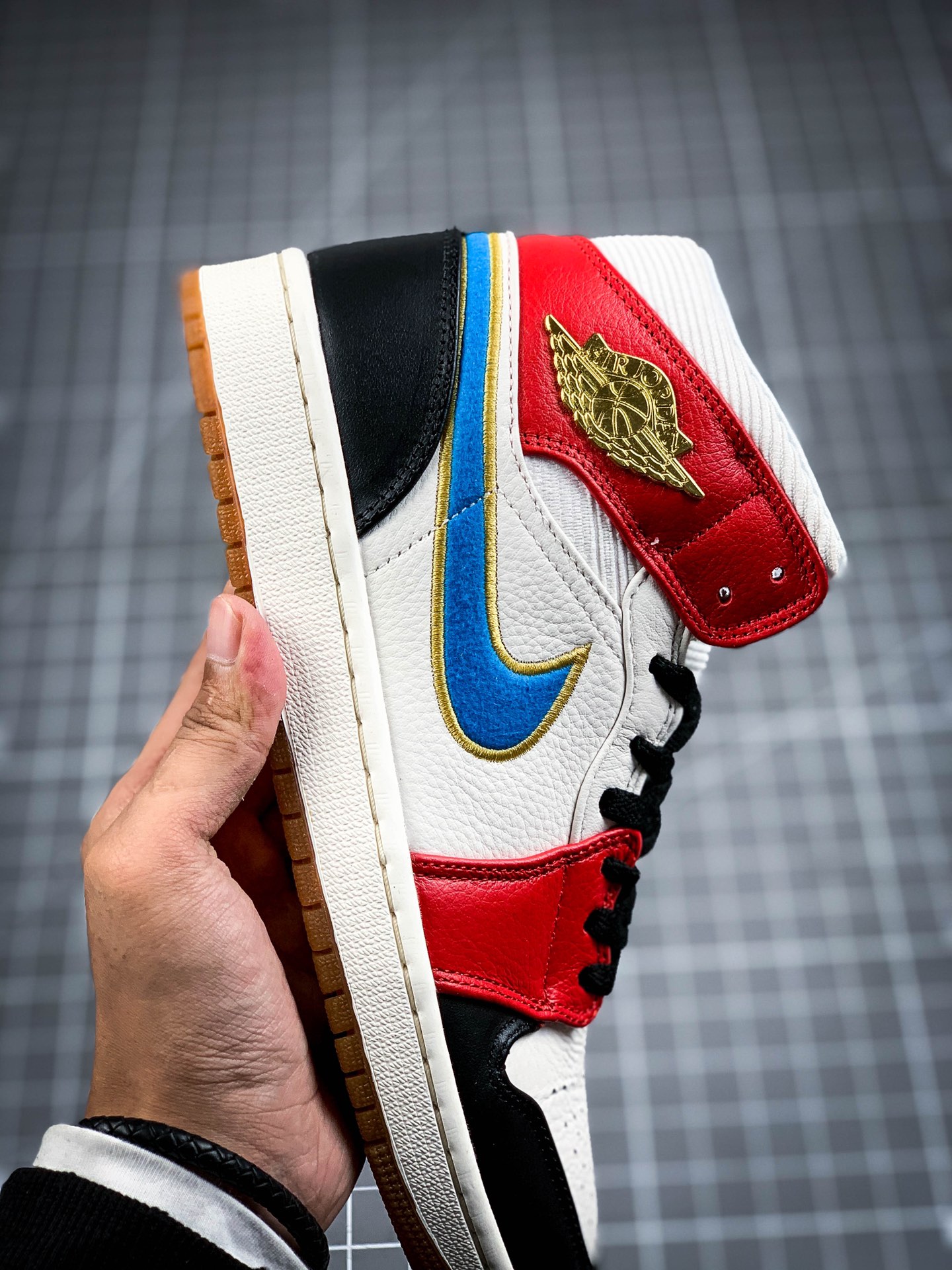240 乔丹/Air JordanAJ1  aj1 乔丹1代 乔1 乔丹1代中帮系列 Air Jordan 1 Mid SE ”Coral Stardust”  DC1426-100