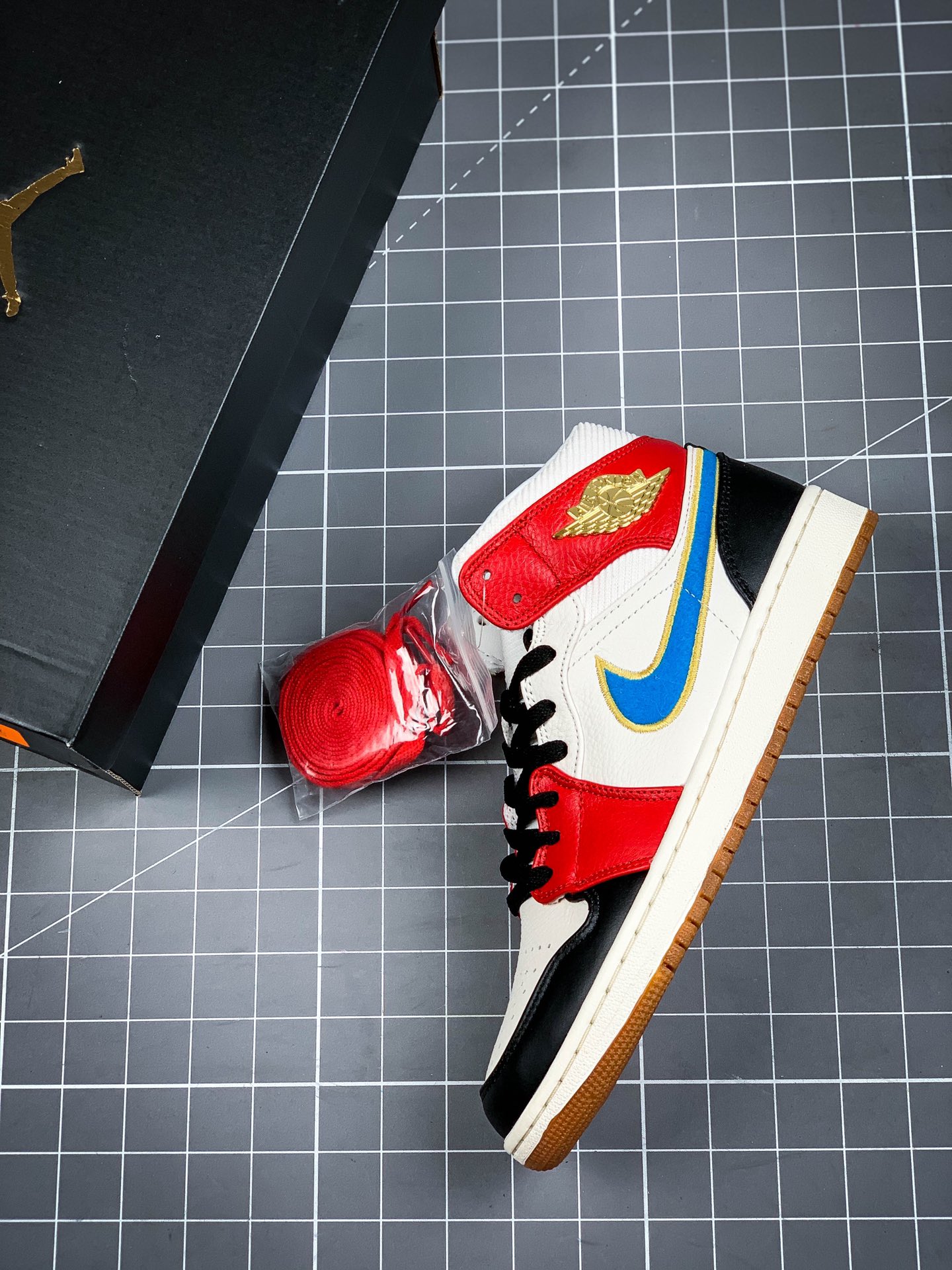240 乔丹/Air JordanAJ1  aj1 乔丹1代 乔1 乔丹1代中帮系列 Air Jordan 1 Mid SE ”Coral Stardust”  DC1426-100