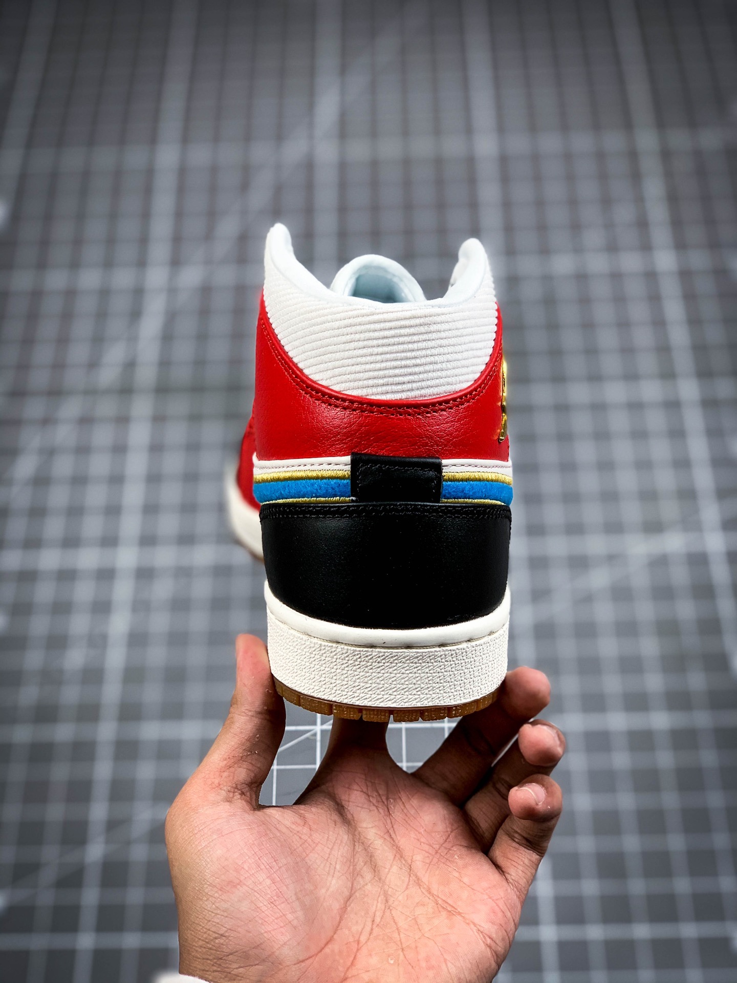 240 乔丹/Air JordanAJ1  aj1 乔丹1代 乔1 乔丹1代中帮系列 Air Jordan 1 Mid SE ”Coral Stardust”  DC1426-100