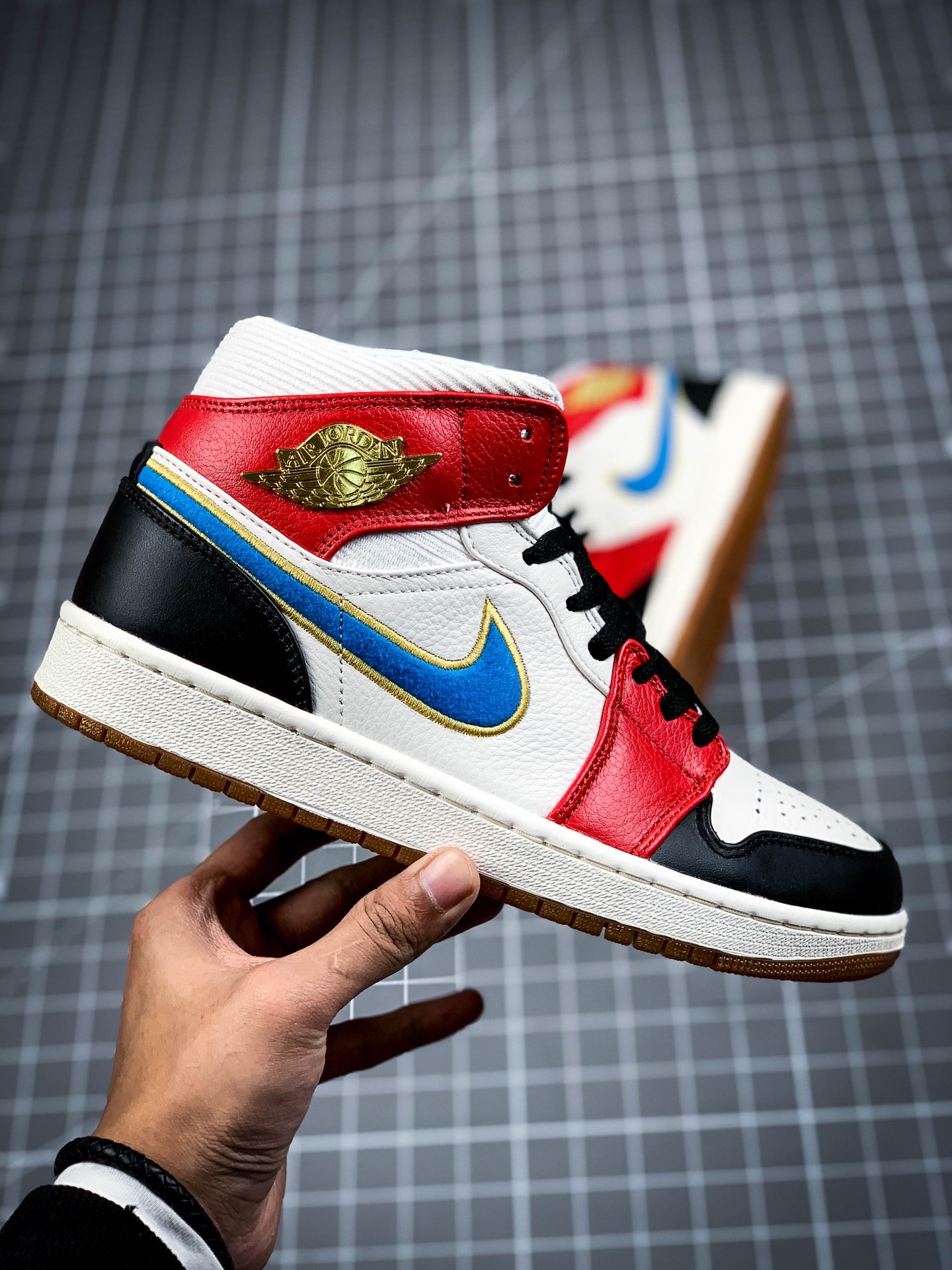 240 乔丹/Air JordanAJ1  aj1 乔丹1代 乔1 乔丹1代中帮系列 Air Jordan 1 Mid SE ”Coral Stardust”  DC1426-100