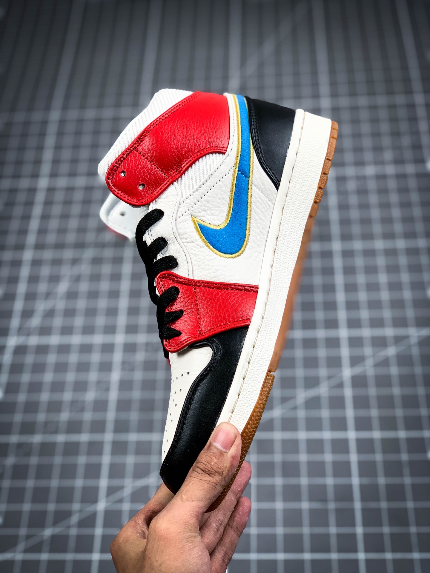 240 乔丹/Air JordanAJ1  aj1 乔丹1代 乔1 乔丹1代中帮系列 Air Jordan 1 Mid SE ”Coral Stardust”  DC1426-100