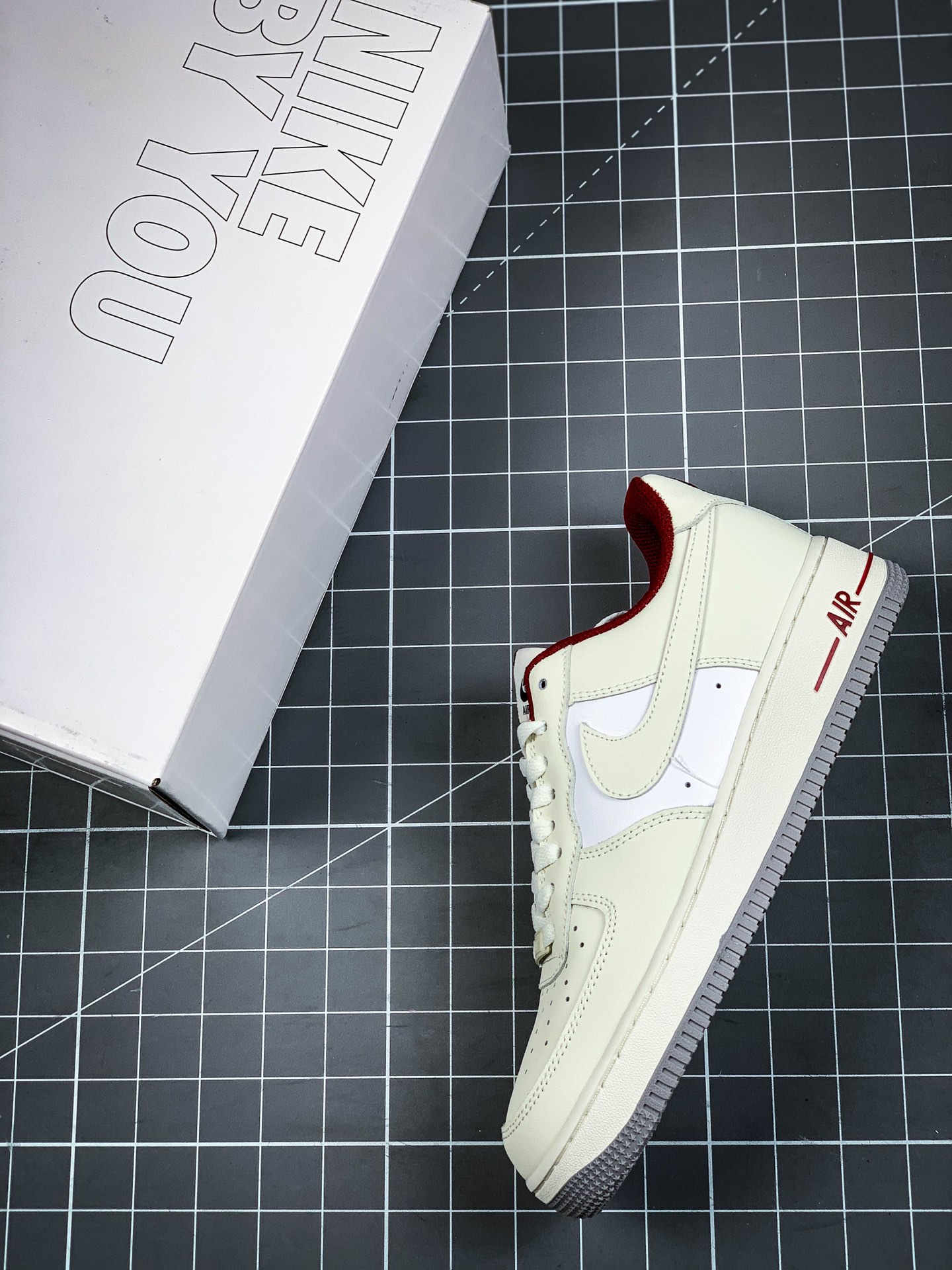 200 Air Force 1 Low '07 奶白红 DD7209-101