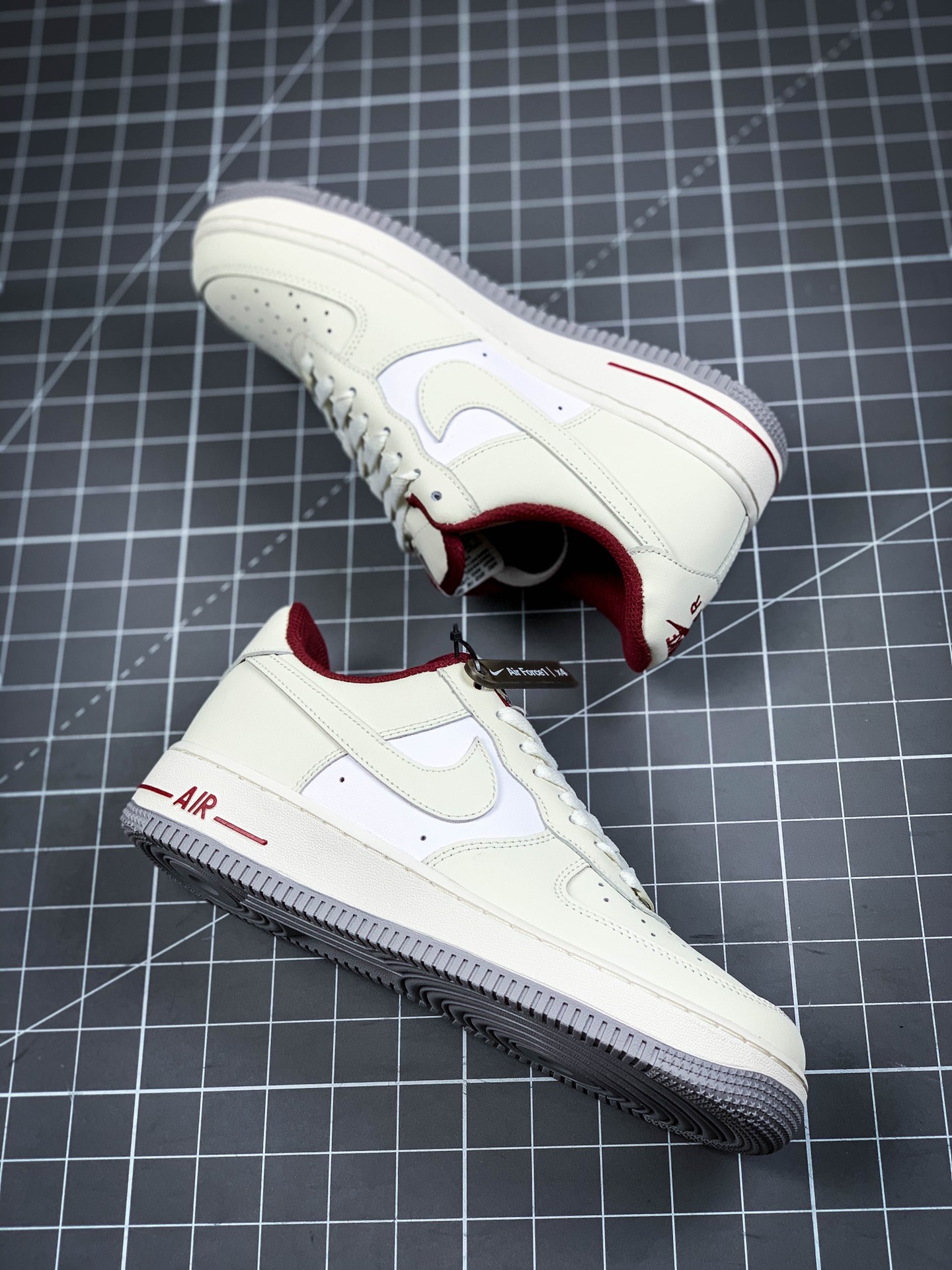 200 Air Force 1 Low '07 奶白红 DD7209-101