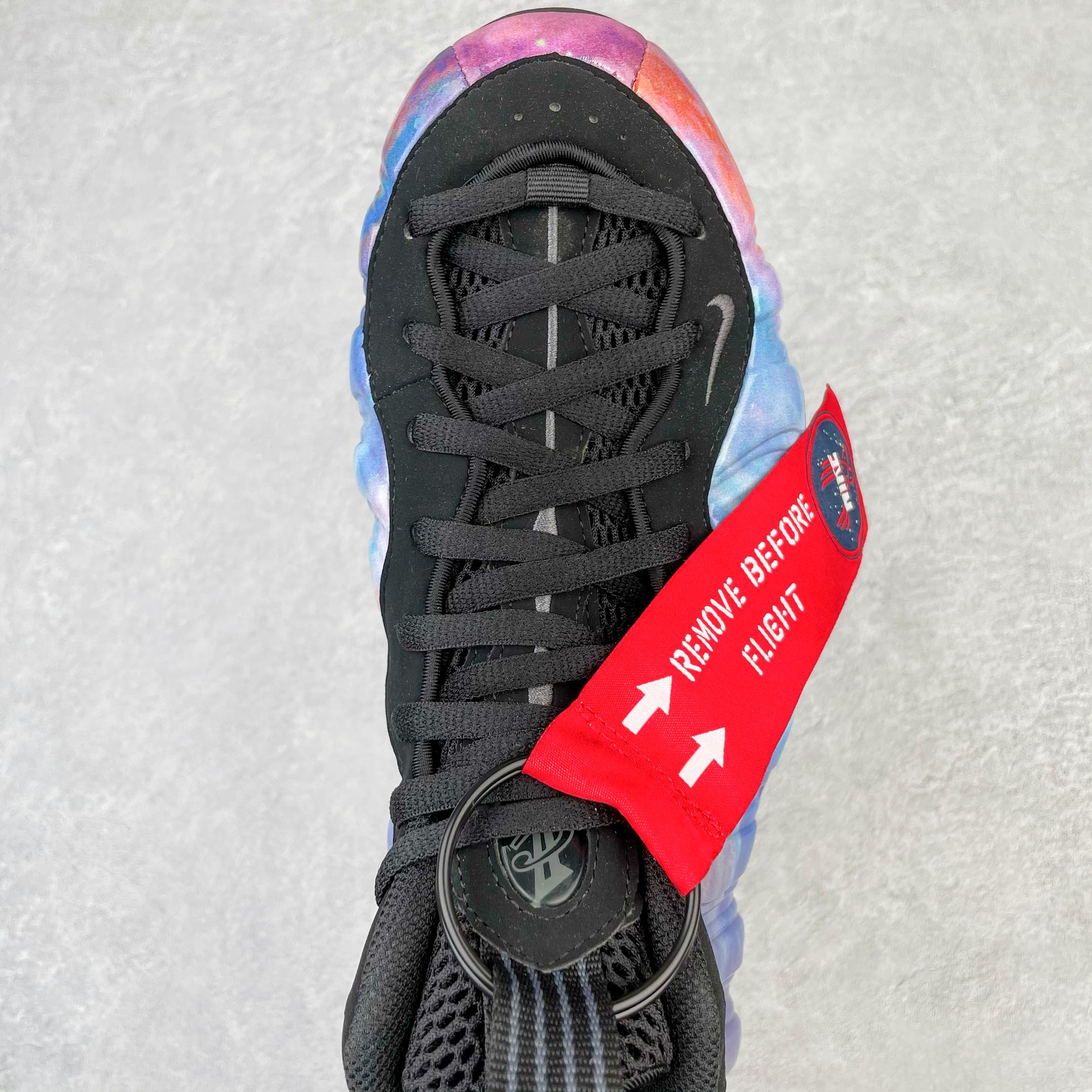 图片[4]-💰510 NK Air Foamposite One 星空喷 莞产原底面 公司渠道同模具 鞋型发泡360度无死角 双层Zoom气垫植入 中底完美注胶 搭载原厂碳纤维材质 诞生于1997年的NK Air Foamposite系列可以说是整个球鞋历史上最为经典的系列之一 也就是我们常说的“喷”和“泡” 其中“喷”由Foamposite One代言人Penny的英文音译而来 而“泡”则来源于另一款鞋型 Foamposite Pro中\”pro\”的音译 在诞生初期 由于高昂的造价以及超前的外形 Foamposite系列的反对者不在少数 甚至有人认为这款鞋会毁掉整个球鞋行业 但事实证明这双灵感来自于甲虫 自带“黑科技”鞋面以及双层Zoom+大块碳板的太空球鞋不仅受到了大众的接受与追捧 并且成功的影响了篮球鞋的发展 SIZE：38.5 39 40 40.5 41 42 42.5 43 44 44.5 45 46 编码：by5936080-运动鞋