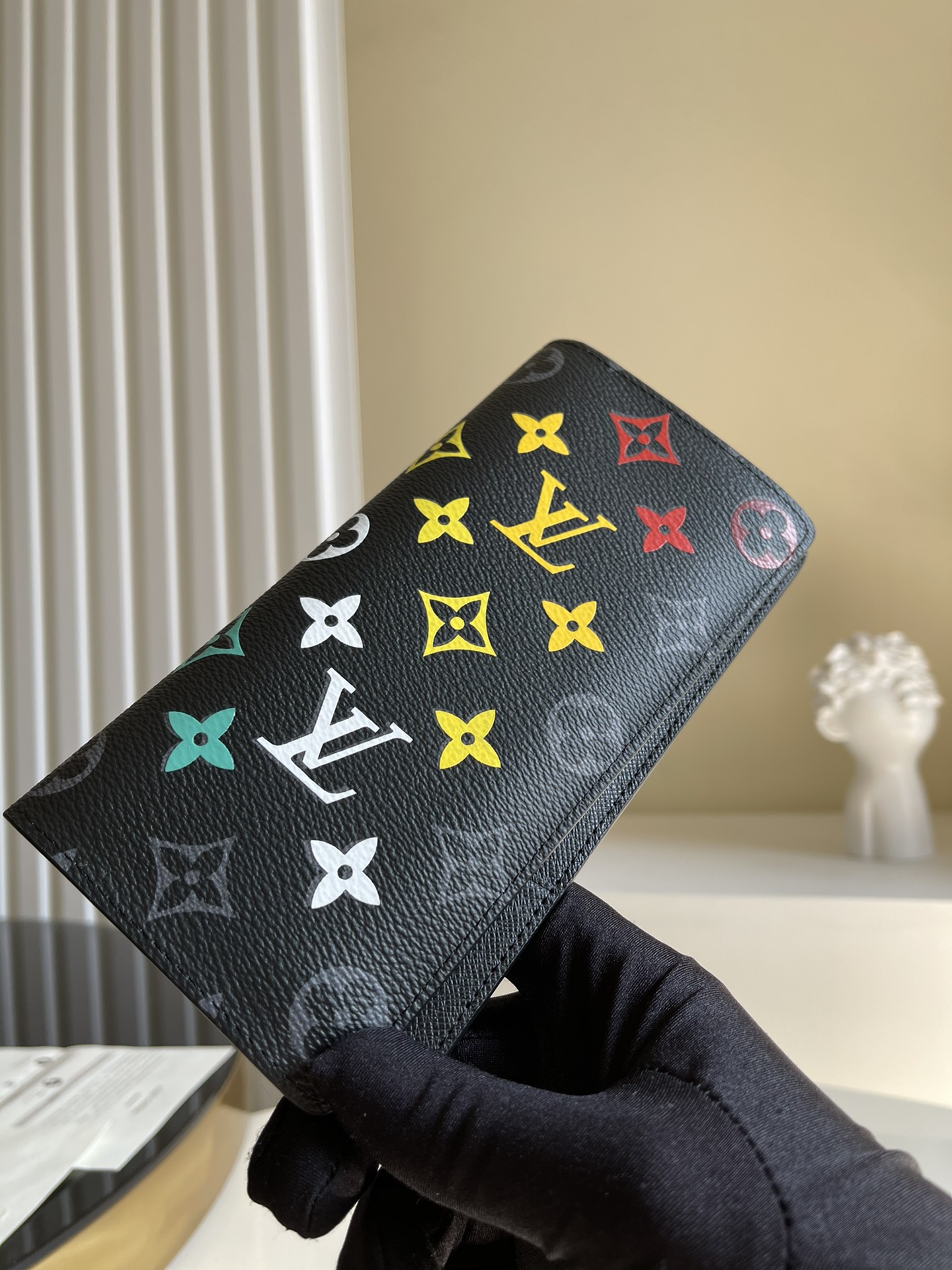 NO:396549,【Exclusive real photo M61697 Rainbow Black Flower】Made of new black and gray iconic black and gray Monogram Eclipse canvas, this tough wallet is small in size, can be stuffed into a jacket chest pocket, and can easily store various coins, credit cards and bills. Size 19X10cm.l., LV [original leather], louis vuitton, jackets & coats19860909【独家实拍M61697彩虹黑花】由全新黑灰色标志性黑灰色Monogram Eclipse帆布裁制而成,此款风格硬朗的钱夹尺寸小巧,能够塞入夹克胸袋,同时轻松收纳各种硬币、信用卡与票据.尺寸19X10cm.l.,LV【原厂皮】,louis vuitton,jackets & coats,Bag