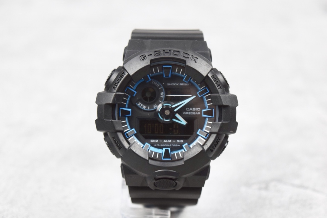 100 💰 casio卡西欧G-SHOCKGA-700运动男士电子手表男表gshock手表镜面材质:矿物强化玻璃镜面型号-26035310系列:G-SHOCK系列机芯类型:石英机芯附加功能:24小时指示闹铃日历星期显示月份显示机芯类型:石英机芯表盘纵经：57.5MM/横经：53.4mm/厚度：18.4mm/材质：树脂