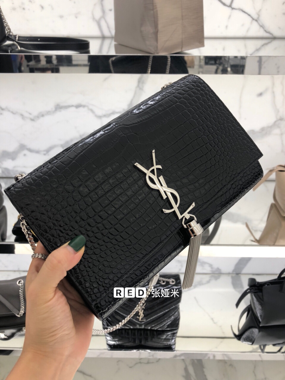 YSL 𝑲𝒂𝒕𝒆 𝟮𝟰𝒄𝒎 鳄鱼纹流苏包 354119黑色/银扣