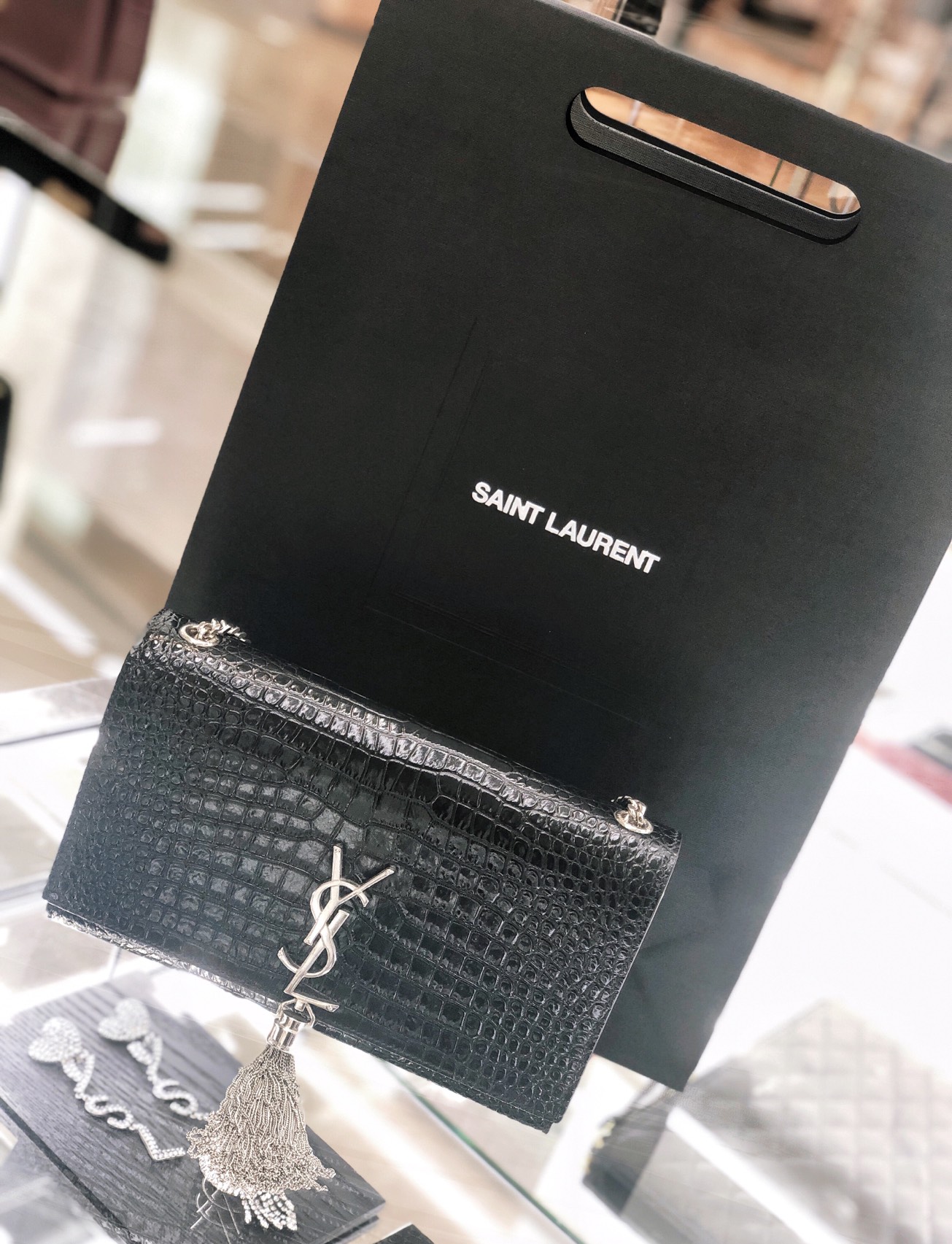 YSL 𝑲𝒂𝒕𝒆 𝟮𝟰𝒄𝒎 鳄鱼纹流苏包 354119黑色/银扣