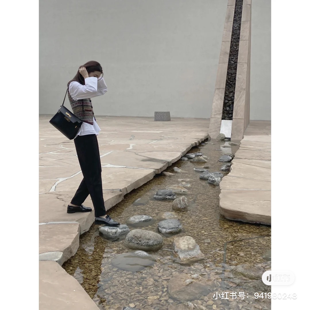 Ysl 𝑴𝒂𝒏𝒉𝒂𝒕𝒕𝒂𝒏 29CM曼哈顿法棍包 579271黑色牙签纹金扣