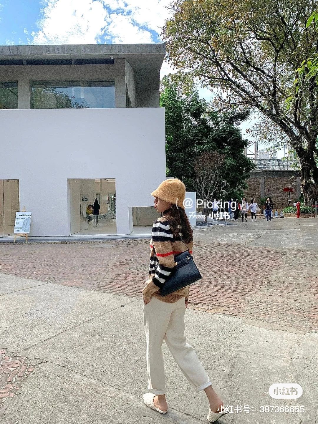 Ysl 𝑴𝒂𝒏𝒉𝒂𝒕𝒕𝒂𝒏 29CM曼哈顿法棍包 579271黑色牙签纹金扣