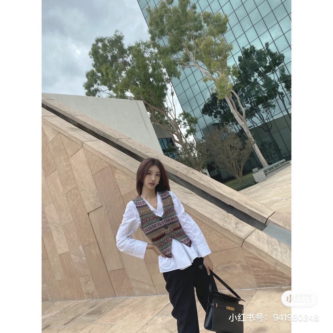 Ysl 𝑴𝒂𝒏𝒉𝒂𝒕𝒕𝒂𝒏 29CM曼哈顿法棍包 579271黑色牙签纹金扣