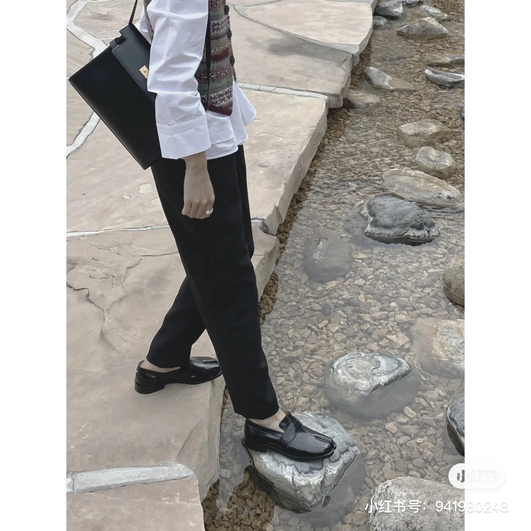 Ysl 𝑴𝒂𝒏𝒉𝒂𝒕𝒕𝒂𝒏 29CM曼哈顿法棍包 579271黑色牙签纹金扣