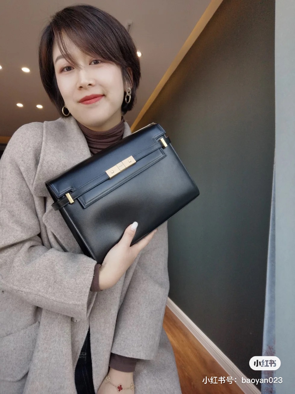 Ysl 𝑴𝒂𝒏𝒉𝒂𝒕𝒕𝒂𝒏 29CM曼哈顿法棍包 579271黑色牙签纹金扣