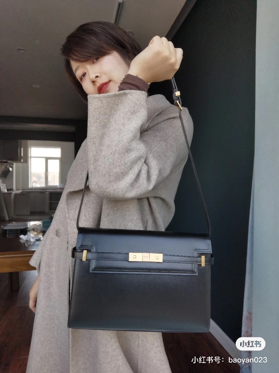 Ysl 𝑴𝒂𝒏𝒉𝒂𝒕𝒕𝒂𝒏 29CM曼哈顿法棍包 579271黑色牙签纹金扣