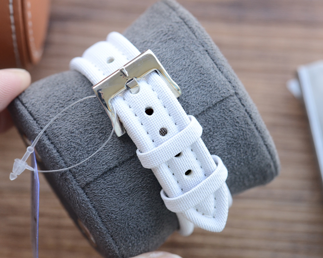 Noble Women’s Wristwatch with Real Cow Belt and Stone Cores: 921 Collection - 图片 7
