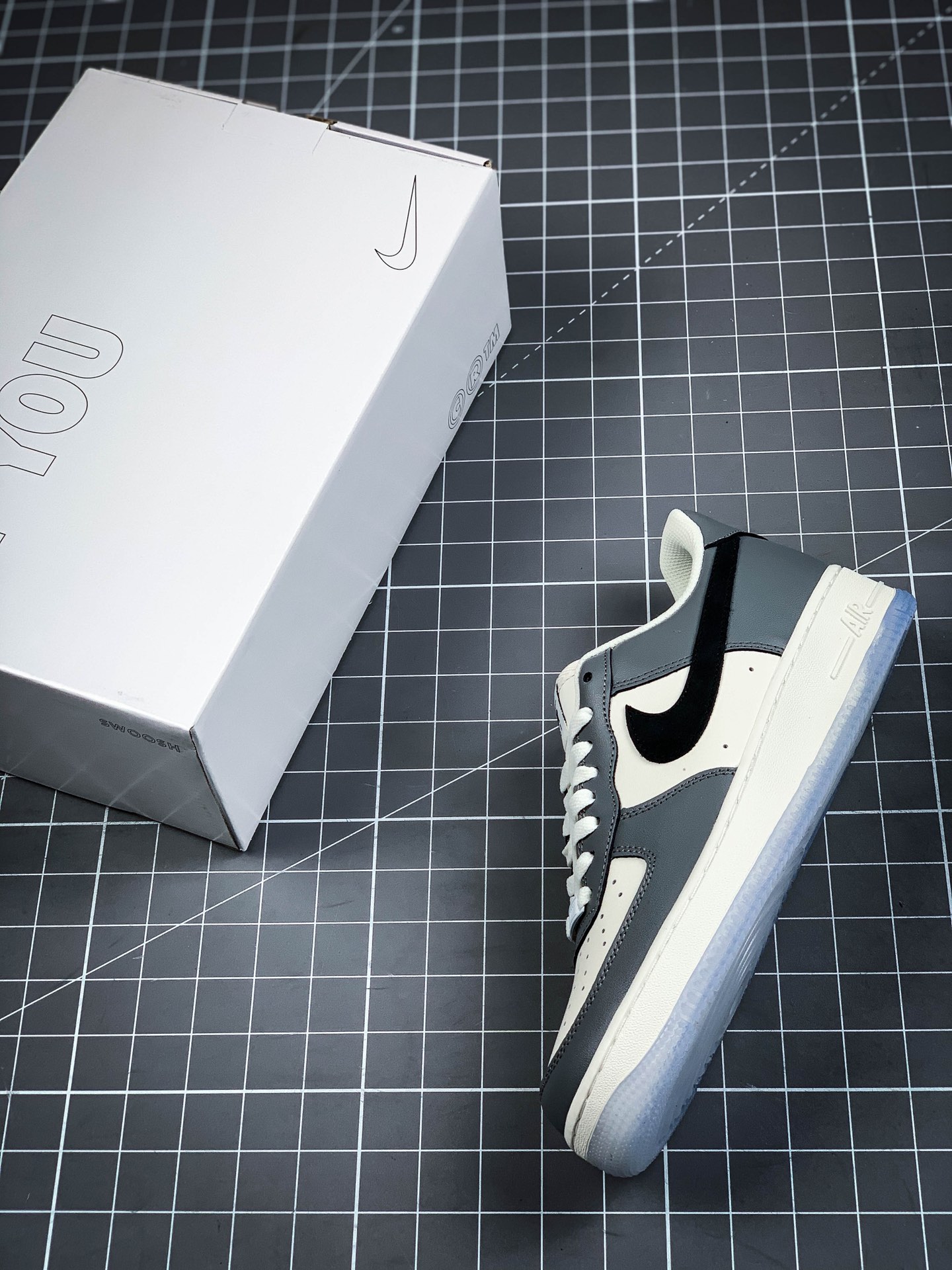 200 原装级别 Air Force1 LOW'07  “灰黑水晶”DC1405-100