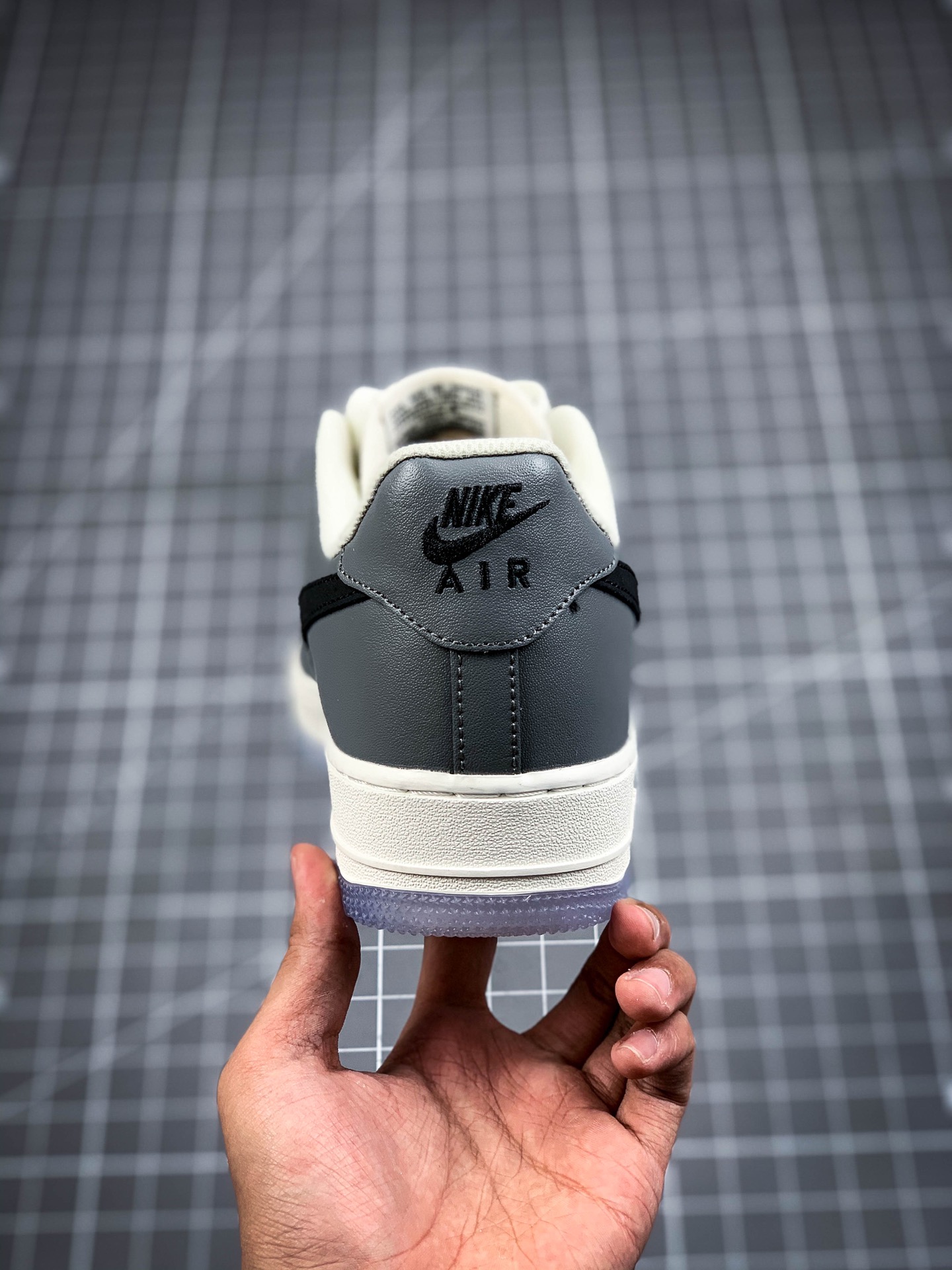200 原装级别 Air Force1 LOW'07  “灰黑水晶”DC1405-100