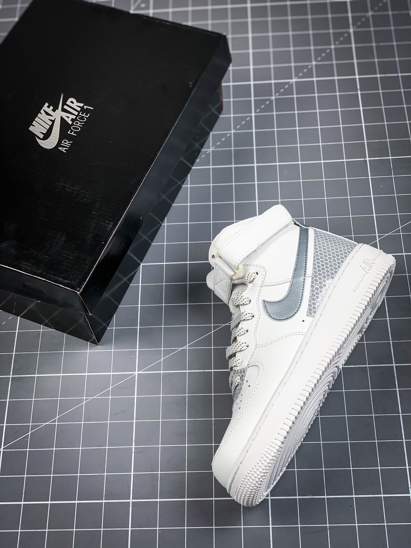 220 Nike Air Force 1 High '07 Lv8 3M 空军一号NBA联名3M反光高帮休闲板鞋CU4159-100