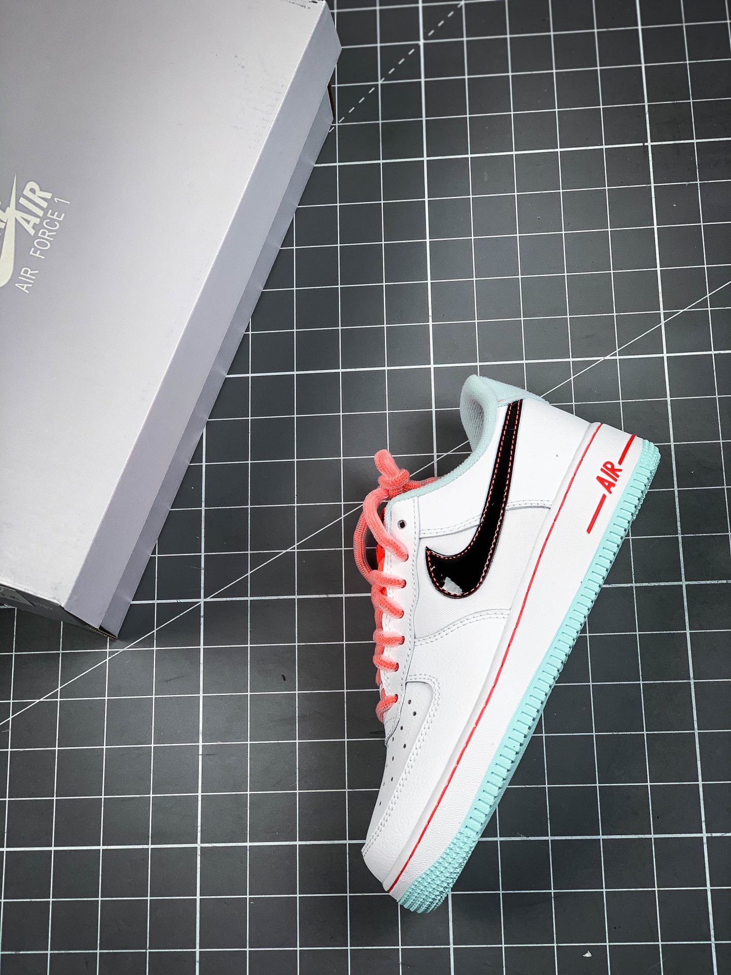 200  Nike Air Force 1 ’07 LV8 3 白蓝粉 南海岸 空军一号低帮百搭休闲运动板鞋DD7709-100