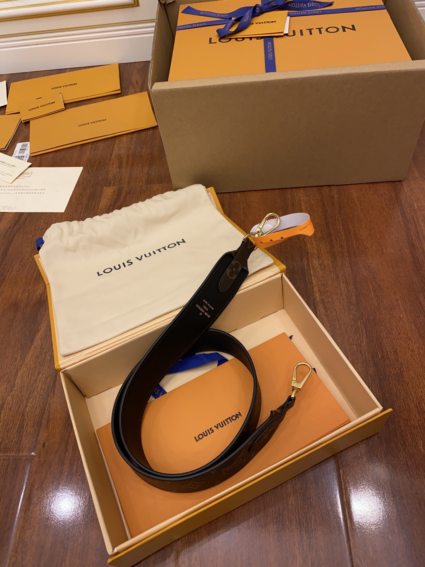 独家首发型号J02288特级加强版品质提升.专柜同步内码礼品袋保护纸铜版电子标签合格证皮料是正品代工厂意