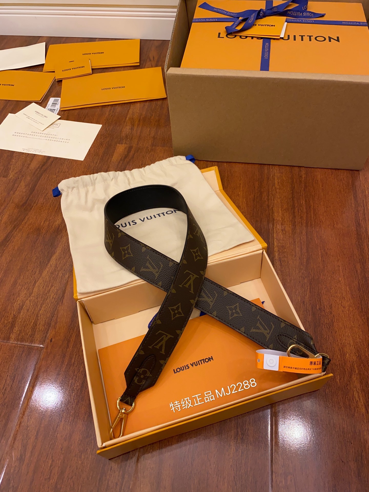 独家首发型号J02288特级加强版品质提升.专柜同步内码礼品袋保护纸铜版电子标签合格证皮料是正品代工厂意