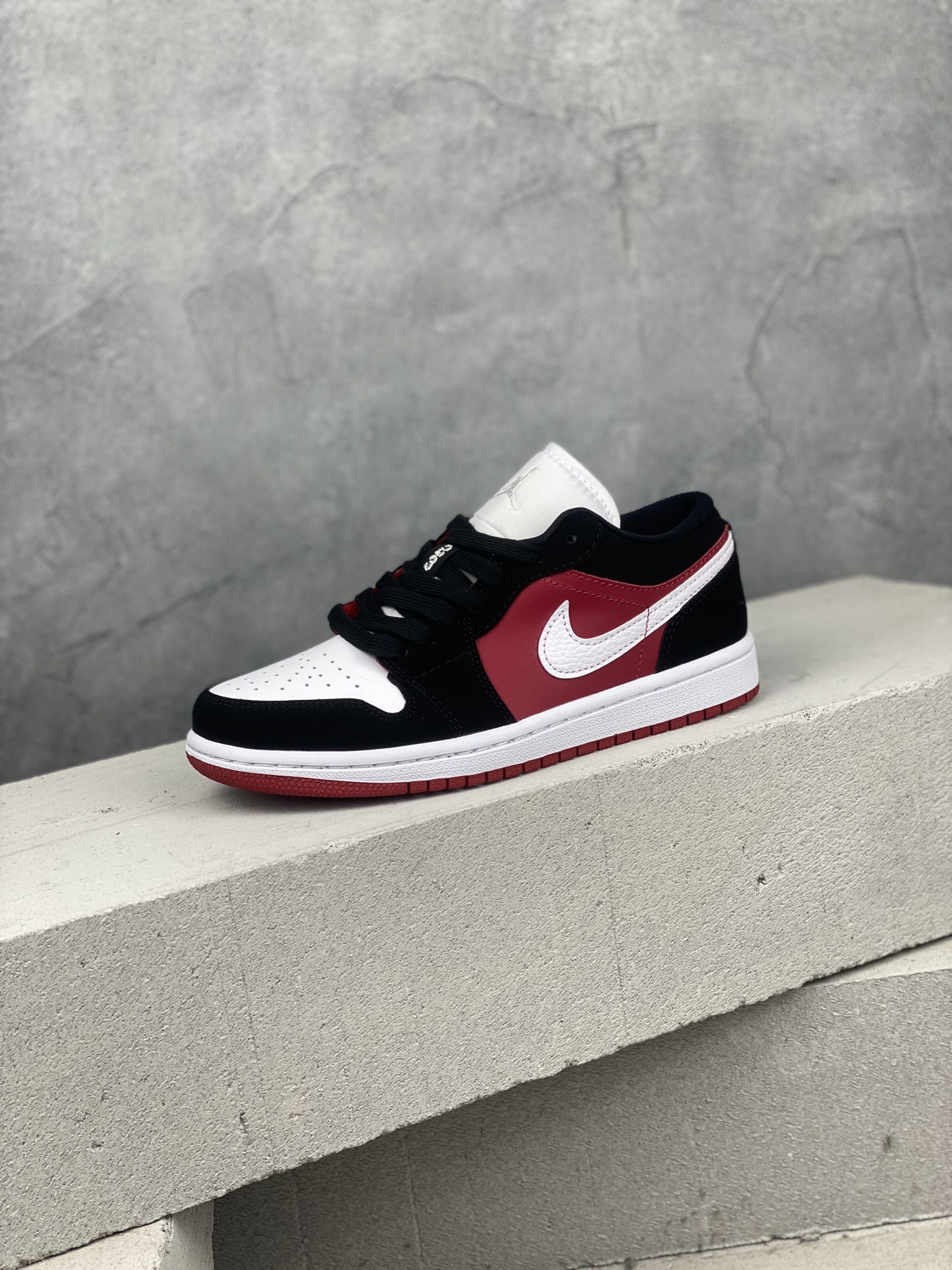 AJLow公牛尺码:35.5-44.5纯原版-AIRJORDAN1LOW公牛芝加哥黑白红DC0774-0