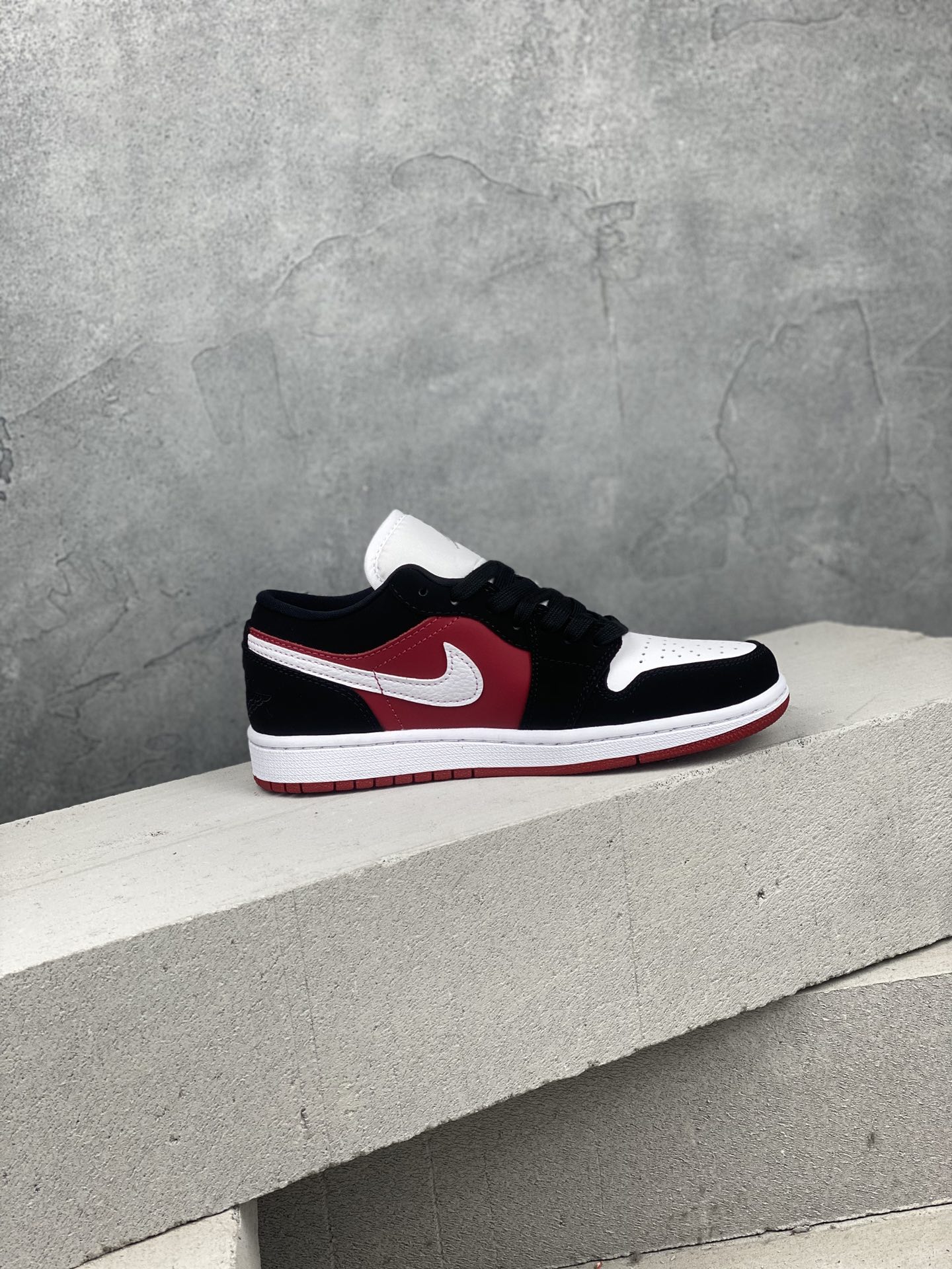 AJLow公牛尺码:35.5-44.5纯原版-AIRJORDAN1LOW公牛芝加哥黑白红DC0774-0