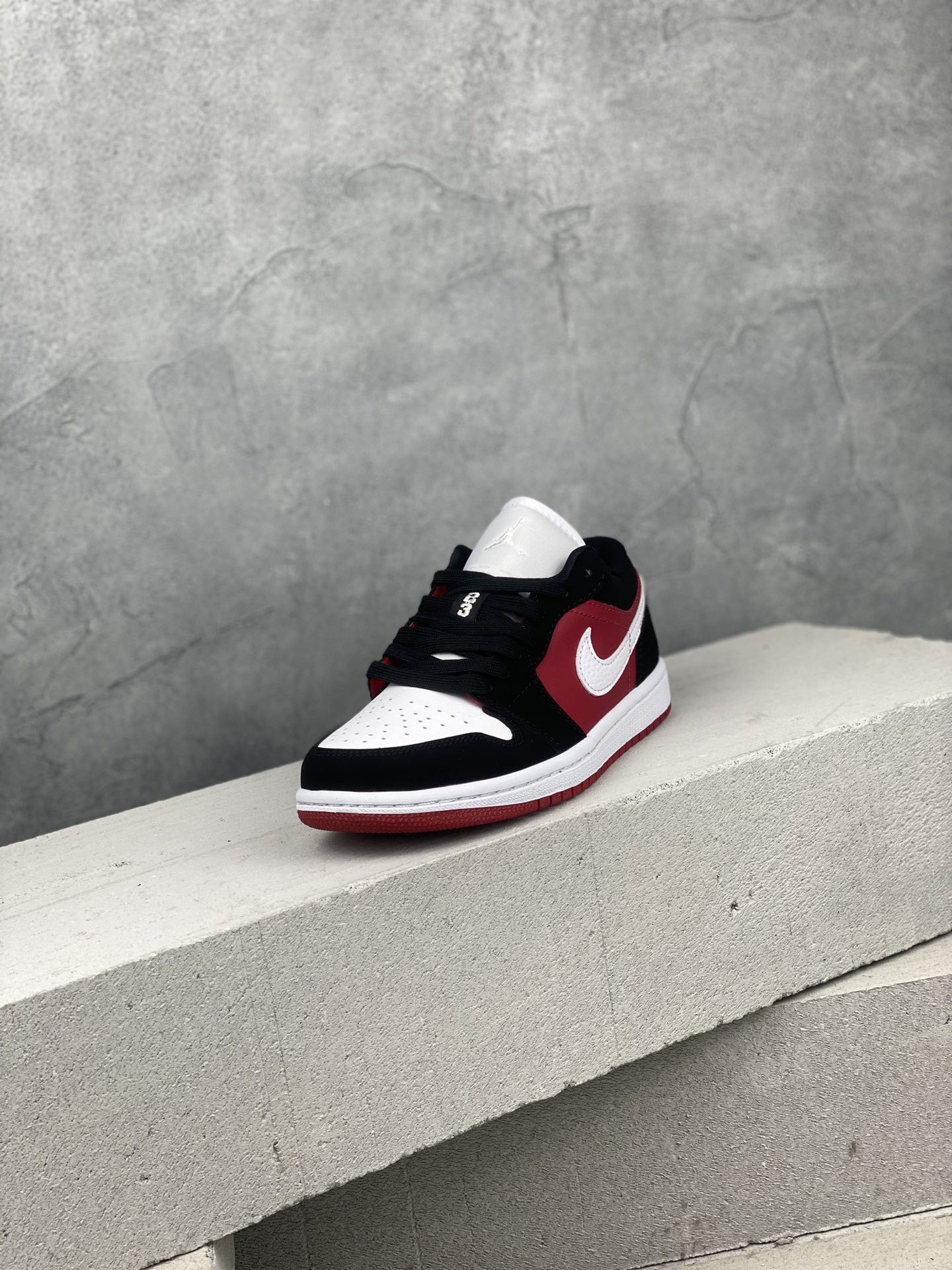 AJLow公牛尺码:35.5-44.5纯原版-AIRJORDAN1LOW公牛芝加哥黑白红DC0774-0