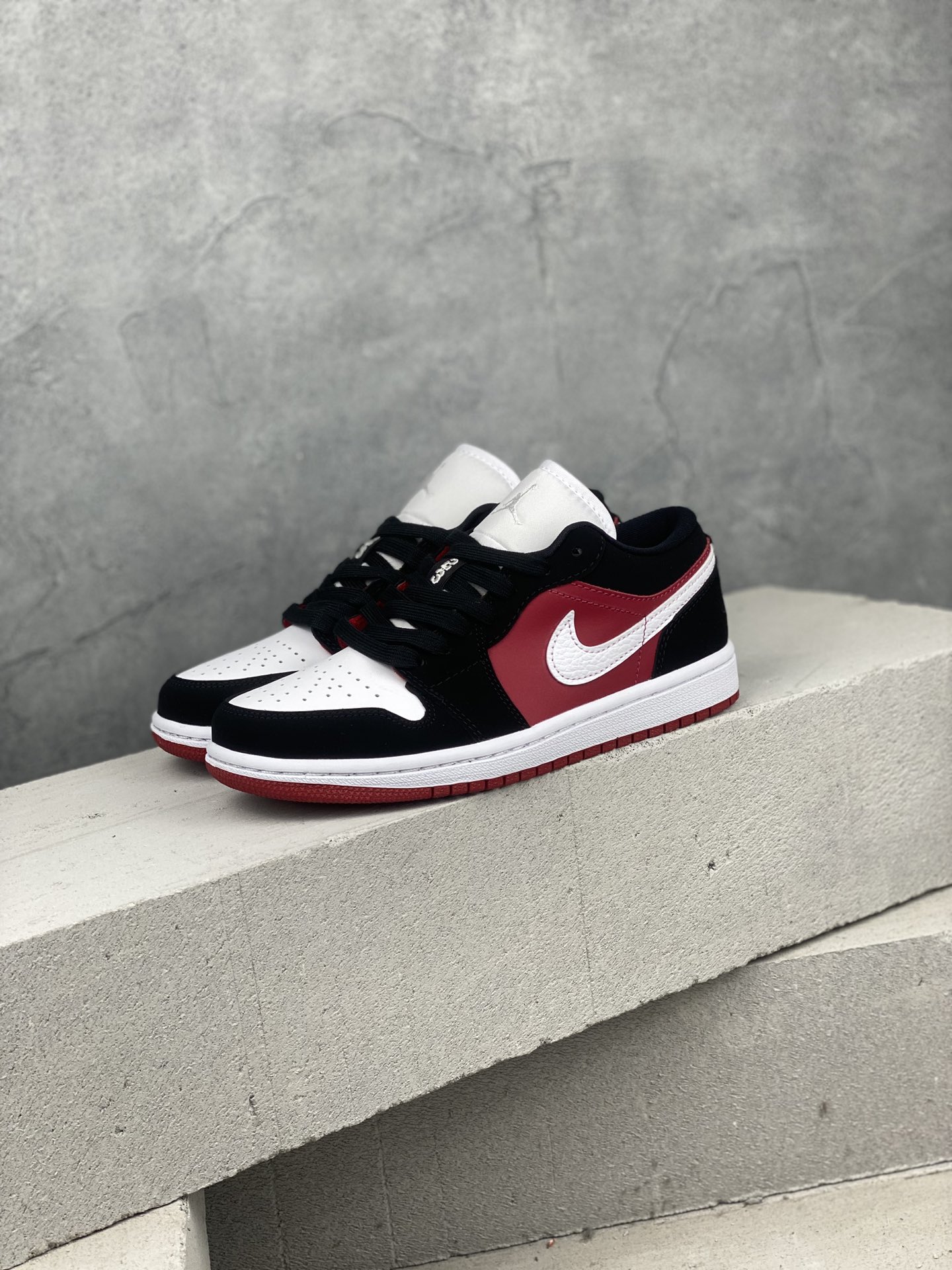 AJLow公牛尺码:35.5-44.5纯原版-AIRJORDAN1LOW公牛芝加哥黑白红DC0774-0