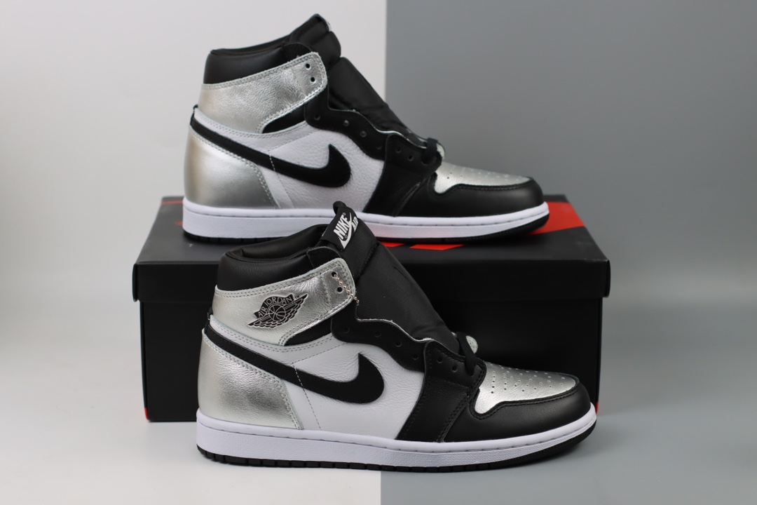 300  Air Jordan 1 High OG WMNS “Silver Toe” AJ1乔丹一代中帮经典复古文化休闲运动篮球鞋 黑银 CD0461-001