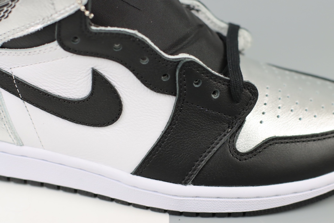 300  Air Jordan 1 High OG WMNS “Silver Toe” AJ1乔丹一代中帮经典复古文化休闲运动篮球鞋 黑银 CD0461-001