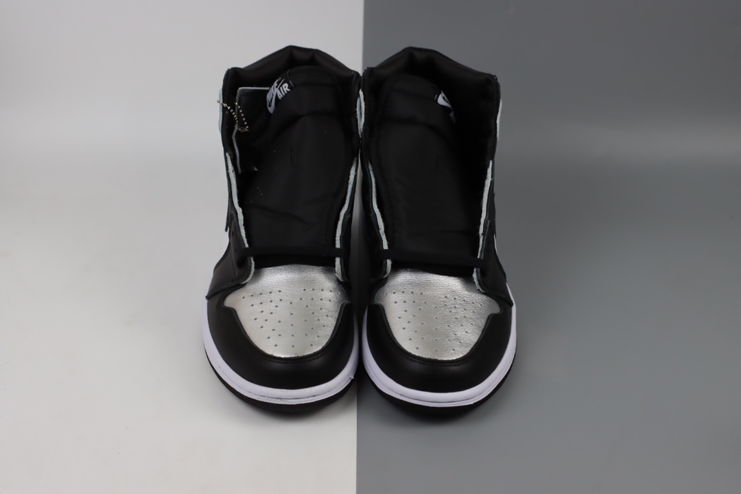 300  Air Jordan 1 High OG WMNS “Silver Toe” AJ1乔丹一代中帮经典复古文化休闲运动篮球鞋 黑银 CD0461-001