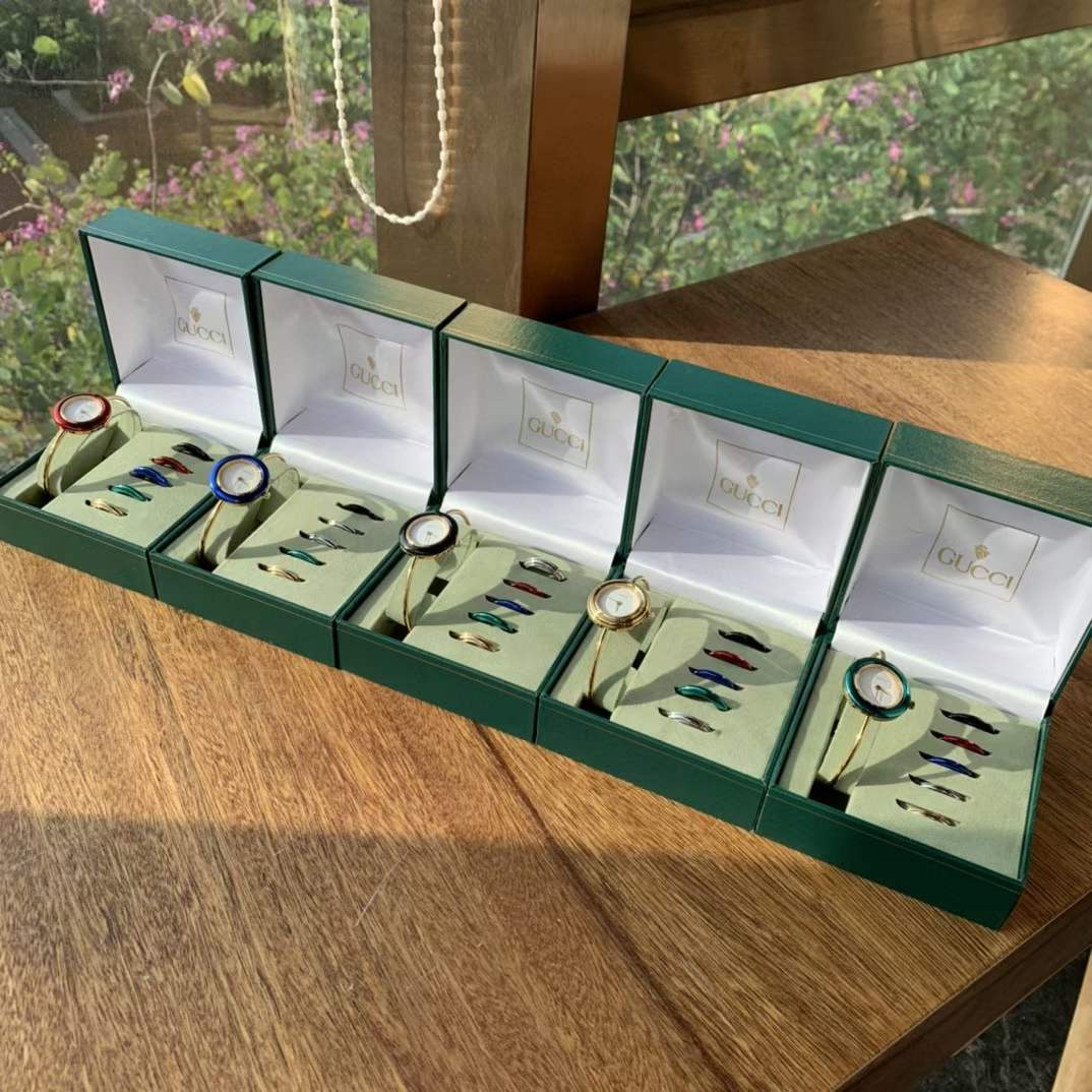 Unknown 去中古店买过东西的人都知道在中古店里经常会有意想不到的惊喜出现 这里的东西都是非常特别的