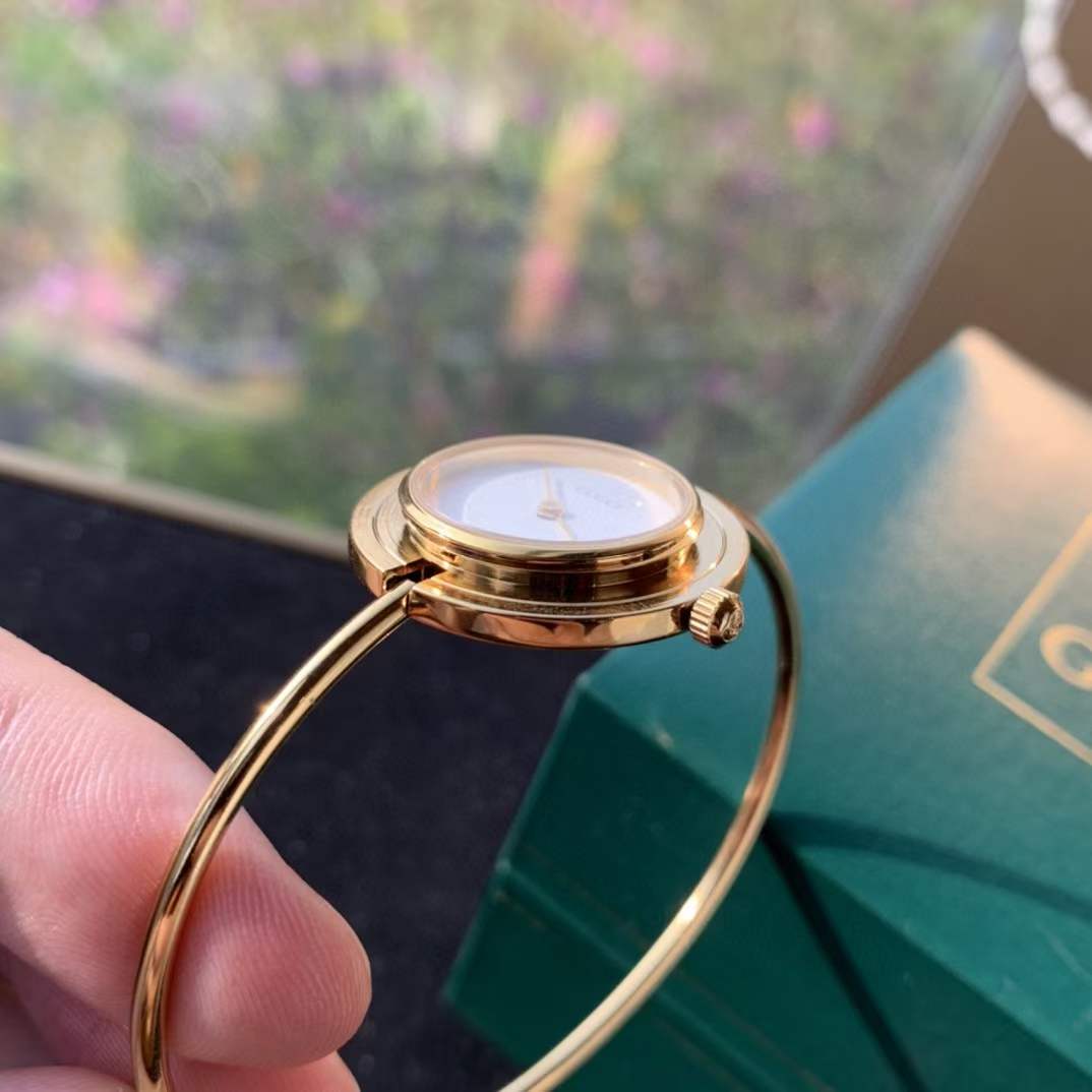 Unknown 去中古店买过东西的人都知道在中古店里经常会有意想不到的惊喜出现 这里的东西都是非常特别的