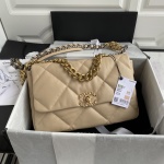 AAA + réplique Chanel 19 Sacs À Main Acheter 2024 1 AAA + réplique
Chanel 19 Sacs À Main Acheter 2024
