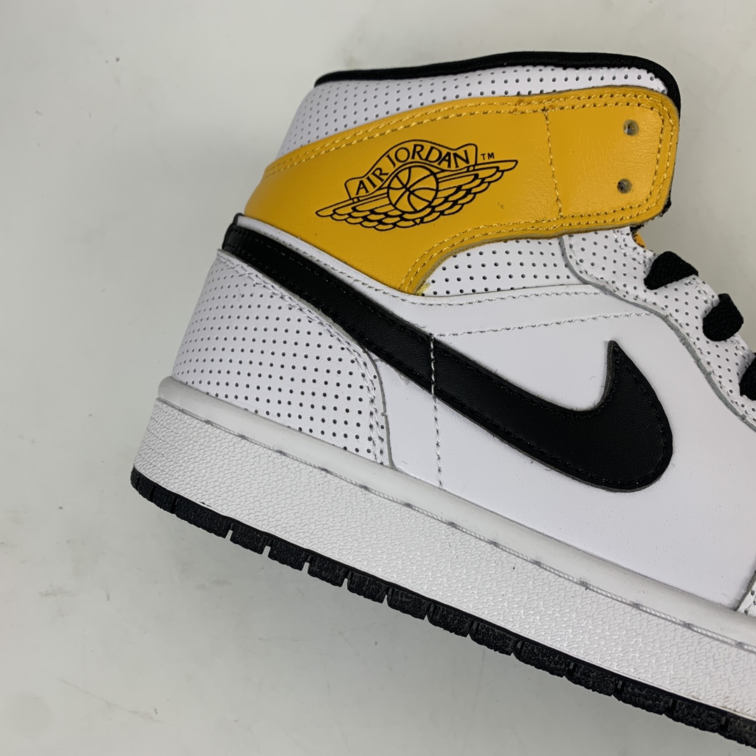 240 Air Jordan 1 Mid AJ1 乔1 中帮百搭休闲运动板鞋 BQ6472-107