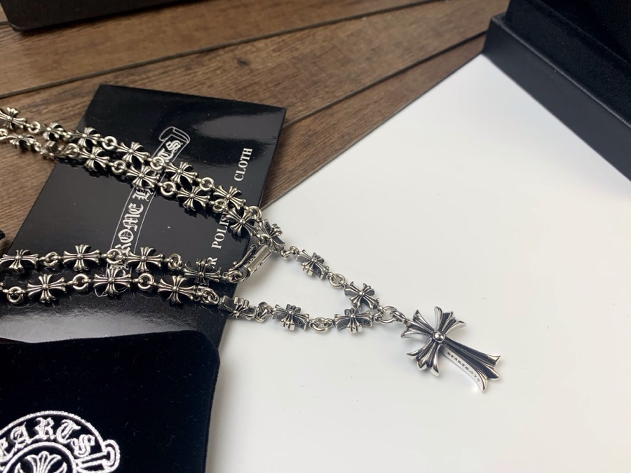 ⚜️⚜️ ✙𝕮𝖍𝖗𝖔𝖒𝖊 𝕳𝖊𝖆𝖗𝖙𝖘✙克罗心豪华十字架项链👑纯手工制作十字花链条⛓️很大气的搭配，众多