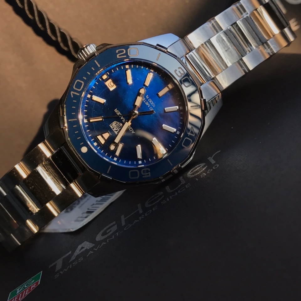 NO:385535,Pick: Original box: 50 New TAG Heuer women's watch, great!  The most popular women's clothing watch this summer, new hard products, exclusive first release!  Original Tagheuer, women's quartz watch, original material strap case, warm and delicate, fresh and elegant, and more luxurious!  ~35mm watch diameter, sapphire mirror, exquisite and deep fritillar surface, original Swiss quartz movement, supports disassembly inspection, one watch and one code with a hanging tag, and the counter is synchronized!  Brand new set of color [color] [color] [color], tag heue19860909批: 原盒:50 新款泰格豪雅女表,很赞！今夏最爆女装表,新款硬货,独家首发！Original Tagheuer,泰格豪雅竞潜系列女士石英表,原装材质表带表壳,温润细腻,清新淡雅,更显奢华！～35mm表径,蓝宝石镜面,精致深邃贝母面,原装瑞士石英机芯,支持拆机验货,一表一码配吊牌,专柜同步！全新全套出[色][色][色],,tag heue,Watch