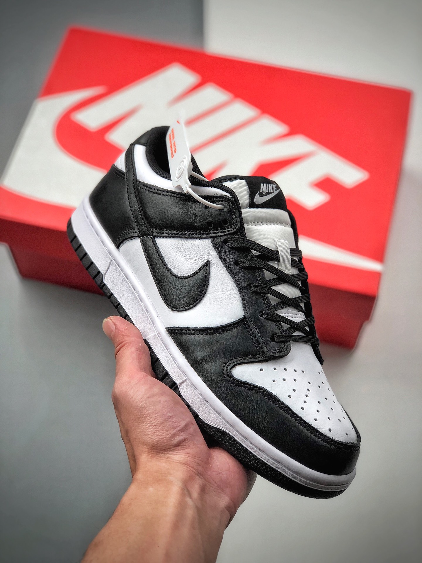 耐克Nike SB Dunk Low SP"Champ Color扣篮系列低帮休闲运动滑板板鞋 白黑熊猫 原楦原纸版开发 头层皮革材质 内置Sole真气垫装置 正确耐磨橡胶大底 货号：DD1391-100 尺码：36 36.5 37.5 …