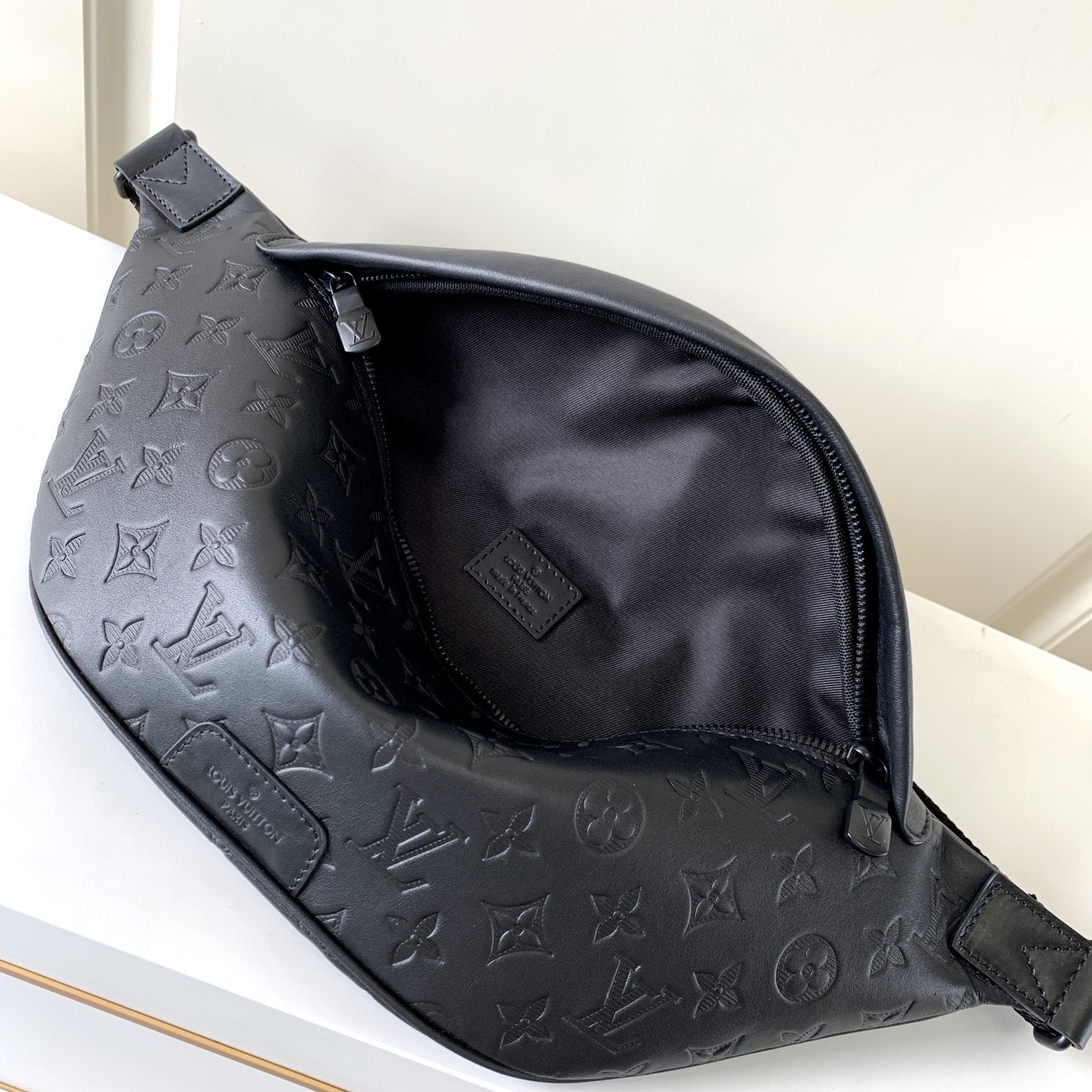 原厂皮M44388黑花皮料是正品法国A级品质手工油边细节非常精致尺寸:47x20x9