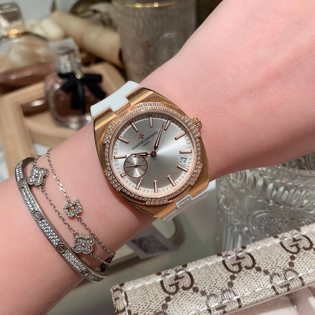 Vacheron Constantin 江诗丹顿纵横四海系列 突破传统 优雅的多彩表带 可满足佩戴者在不同场合的需求 多样化的色彩设计演绎大胆而